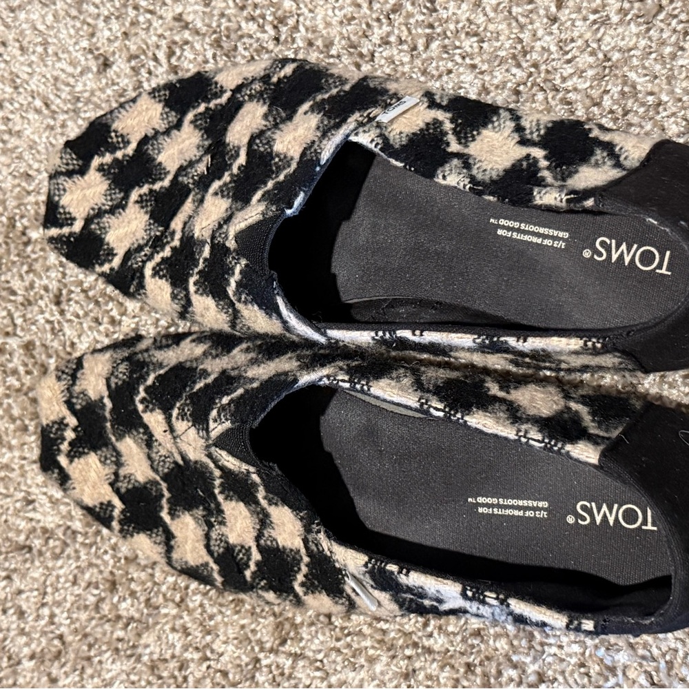 TOMS Women's Houndstooth Flats in Black and Cream